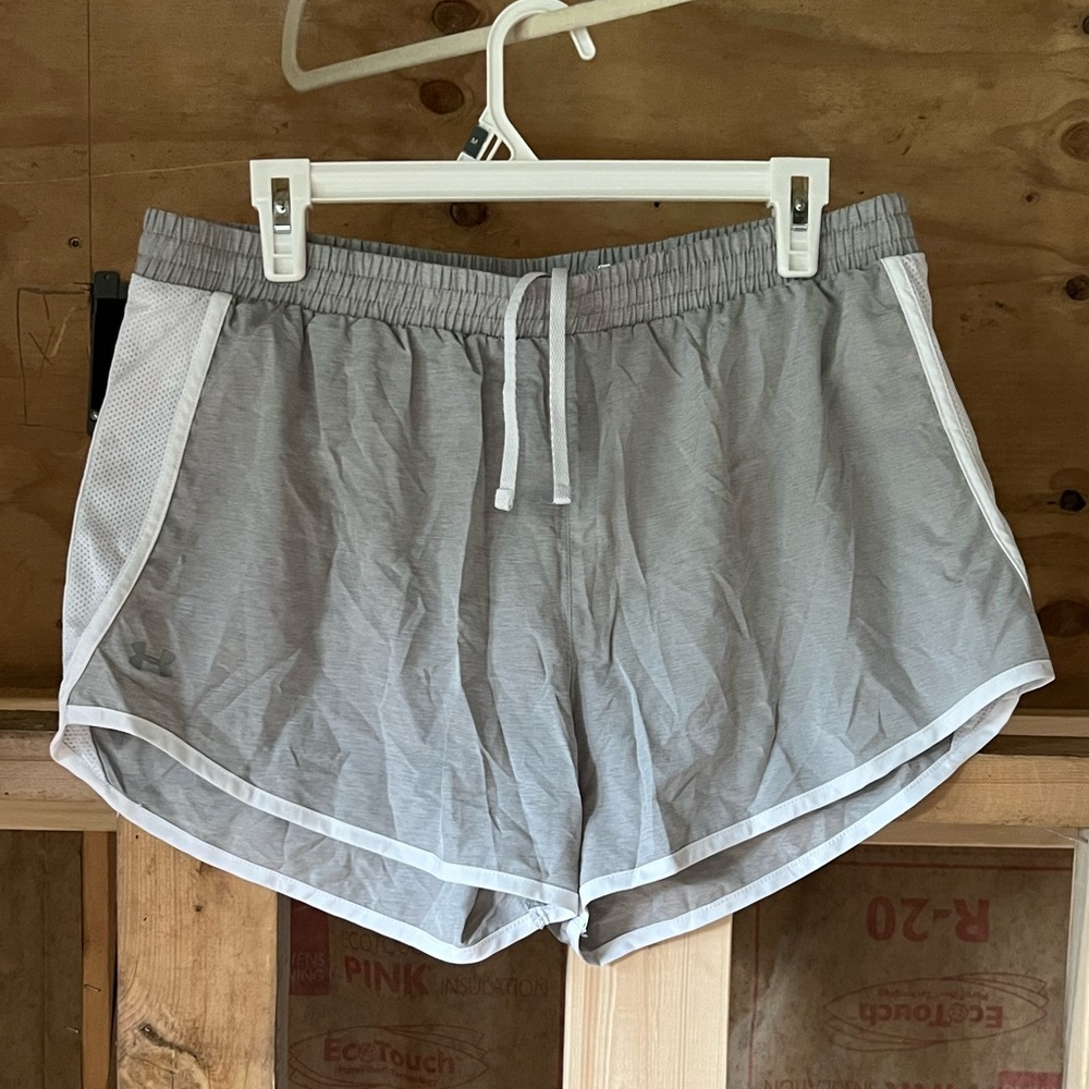 Under Armour Gray Athletic Running Shorts Lightweight size L quick dry fabric